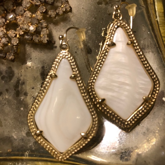 Kendra Scott - Alex Drop Earrings - Ivory Pearl - NWOT - Picture 5 of 6